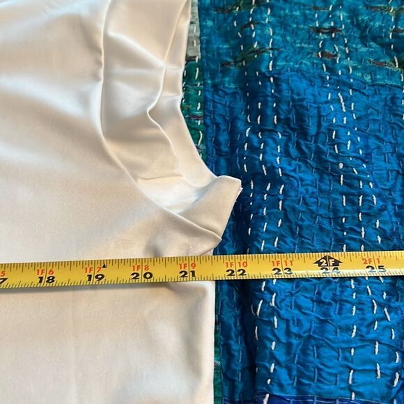 WEARABLE ART. unique graphic on a stunning top. Size large. - Picture 6 of 7